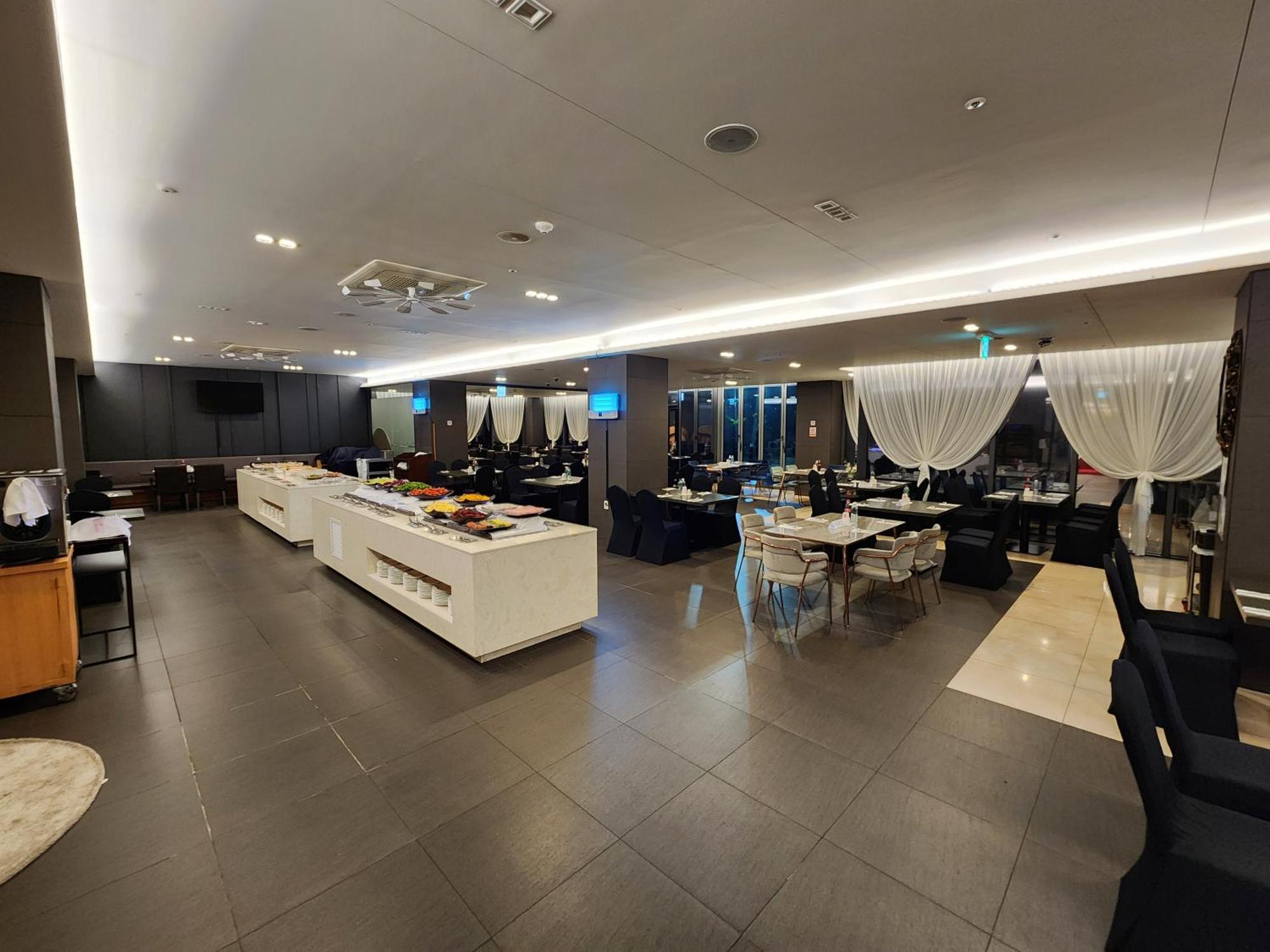 Ramada By Wyndham Jeju Hamdeok Hotel Kültér fotó