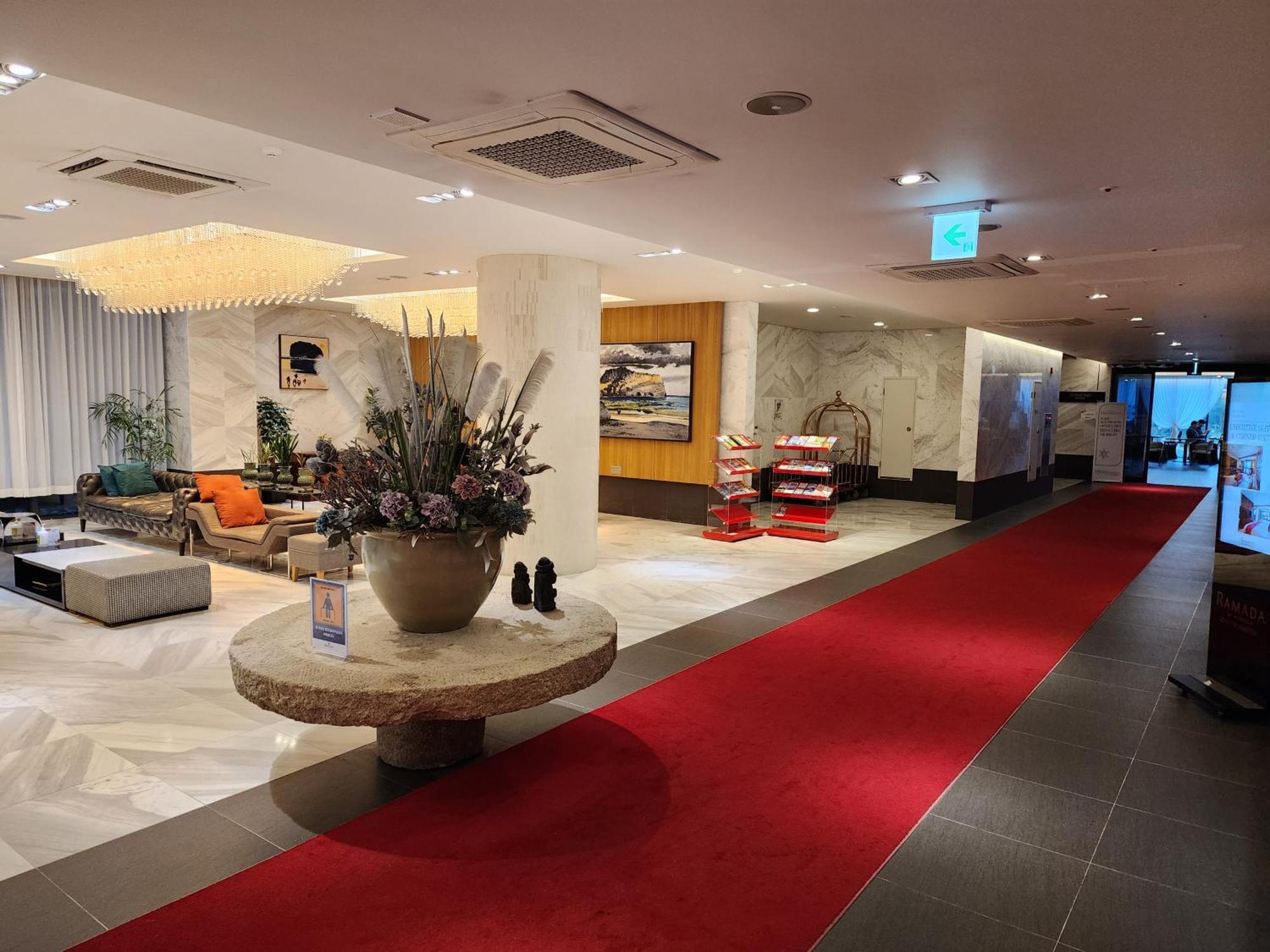 Ramada By Wyndham Jeju Hamdeok Hotel Kültér fotó