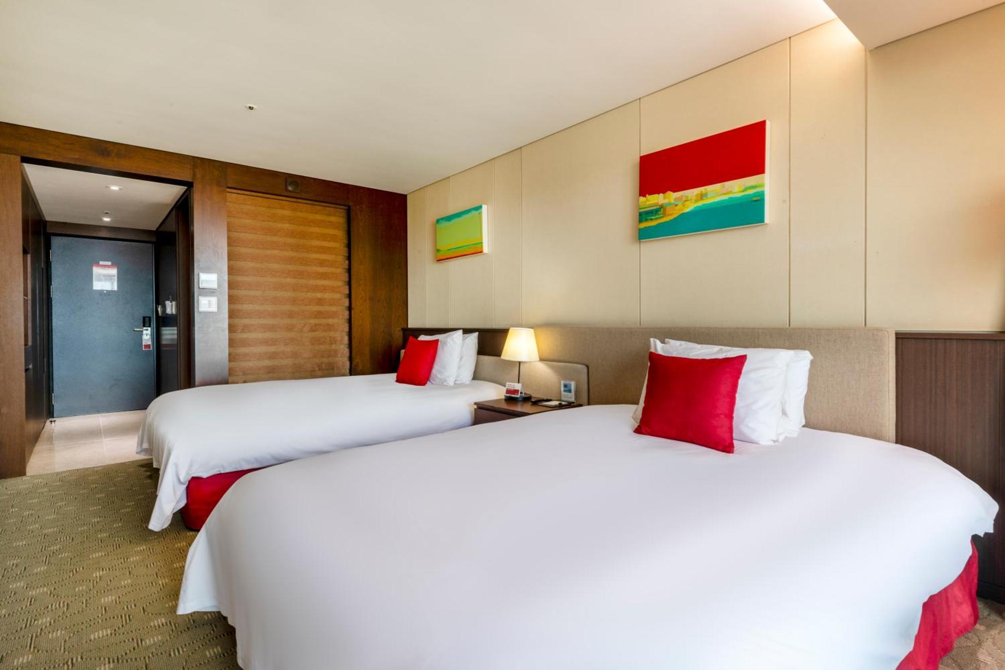 Ramada By Wyndham Jeju Hamdeok Hotel Kültér fotó