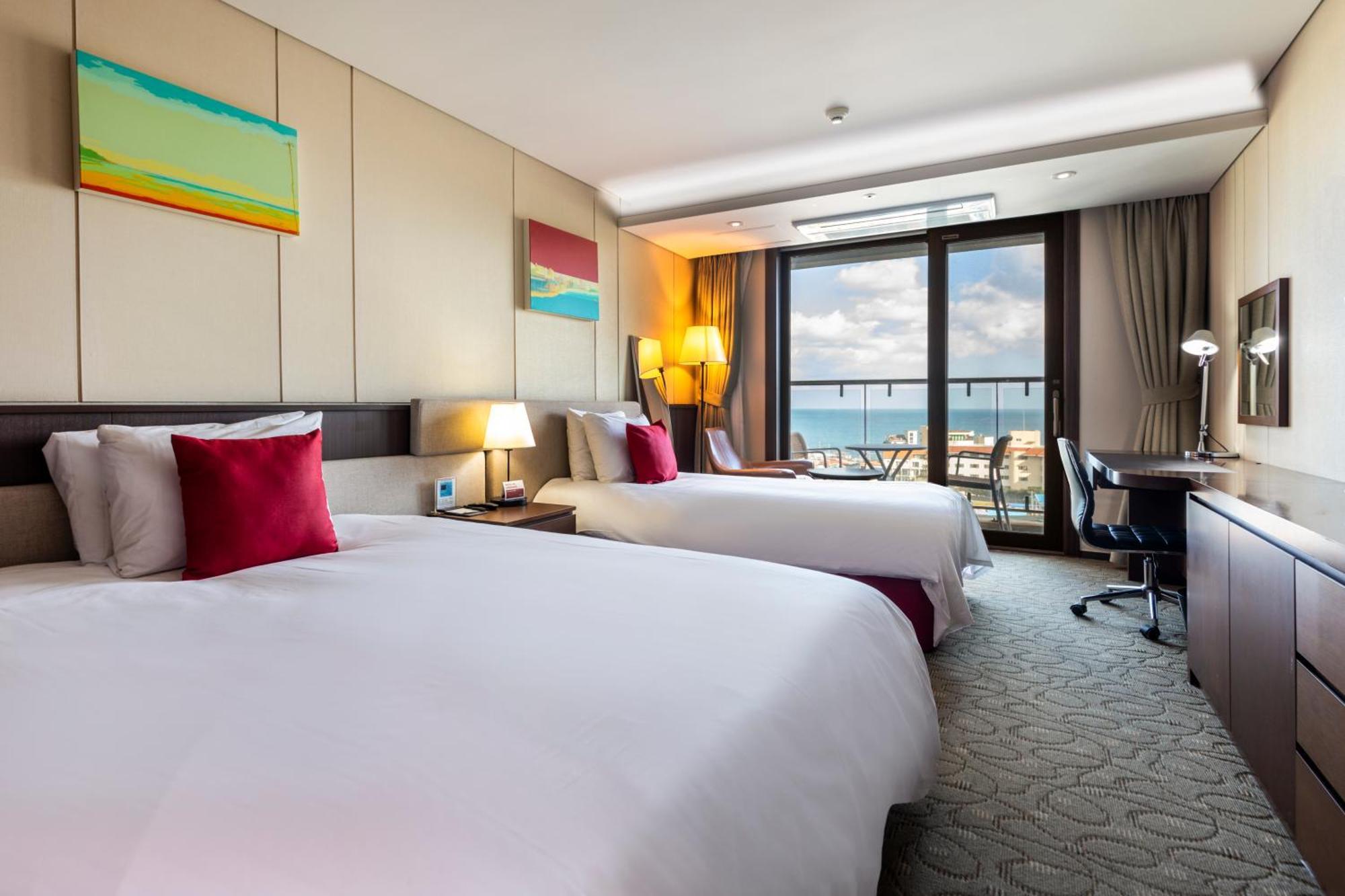 Ramada By Wyndham Jeju Hamdeok Hotel Kültér fotó