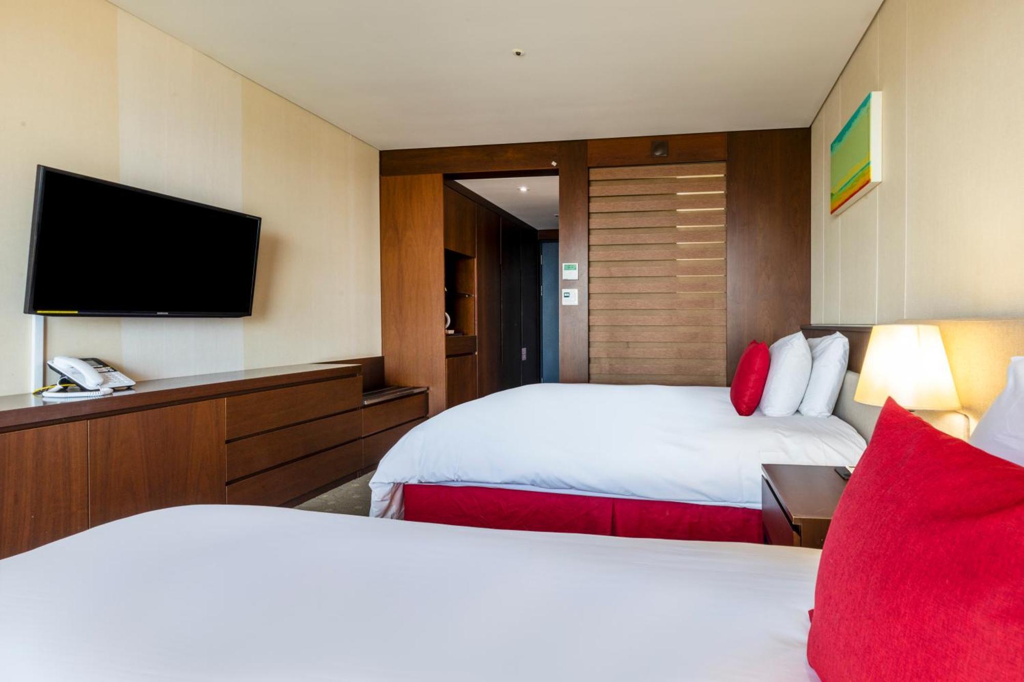 Ramada By Wyndham Jeju Hamdeok Hotel Kültér fotó