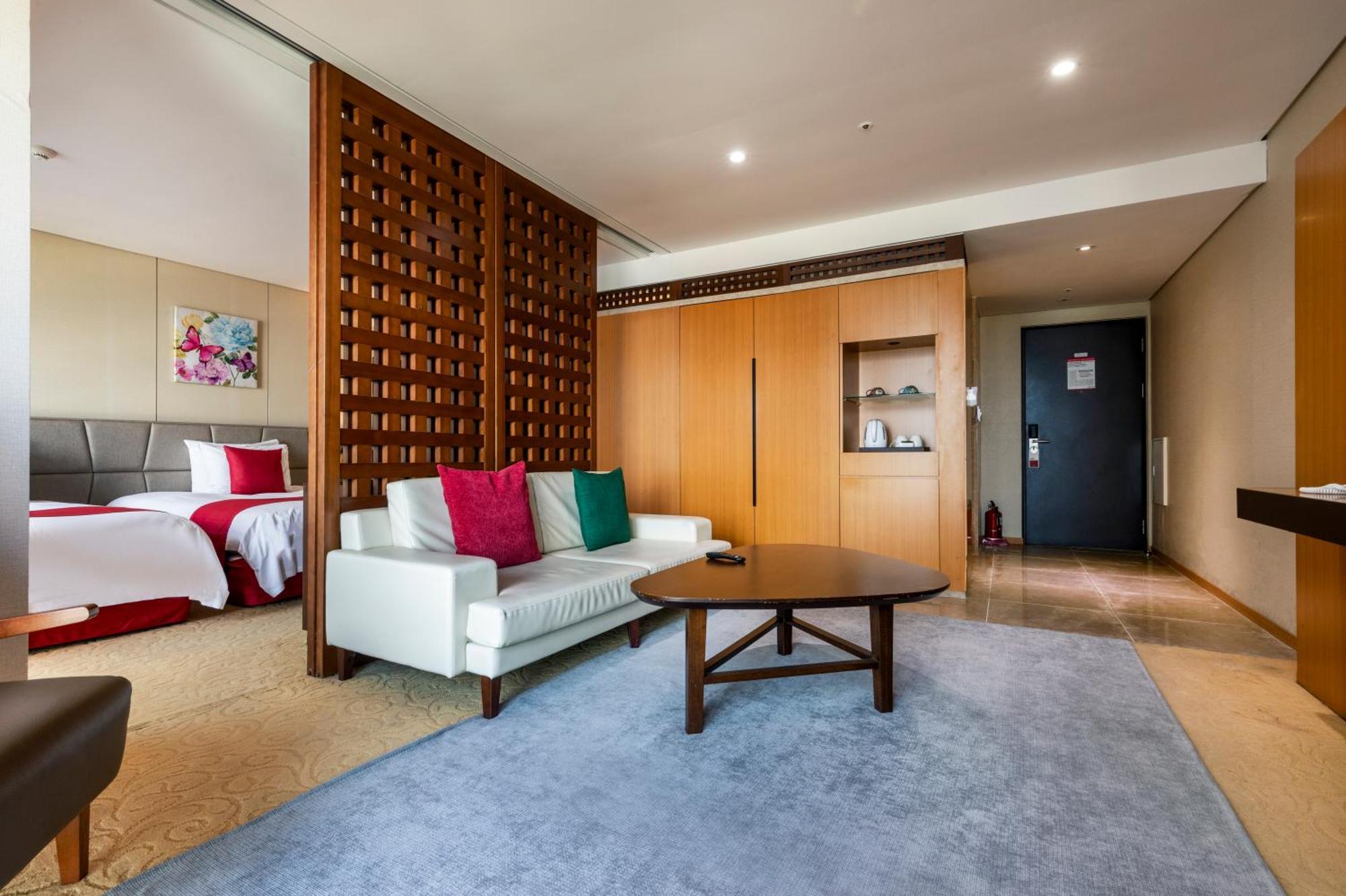 Ramada By Wyndham Jeju Hamdeok Hotel Kültér fotó