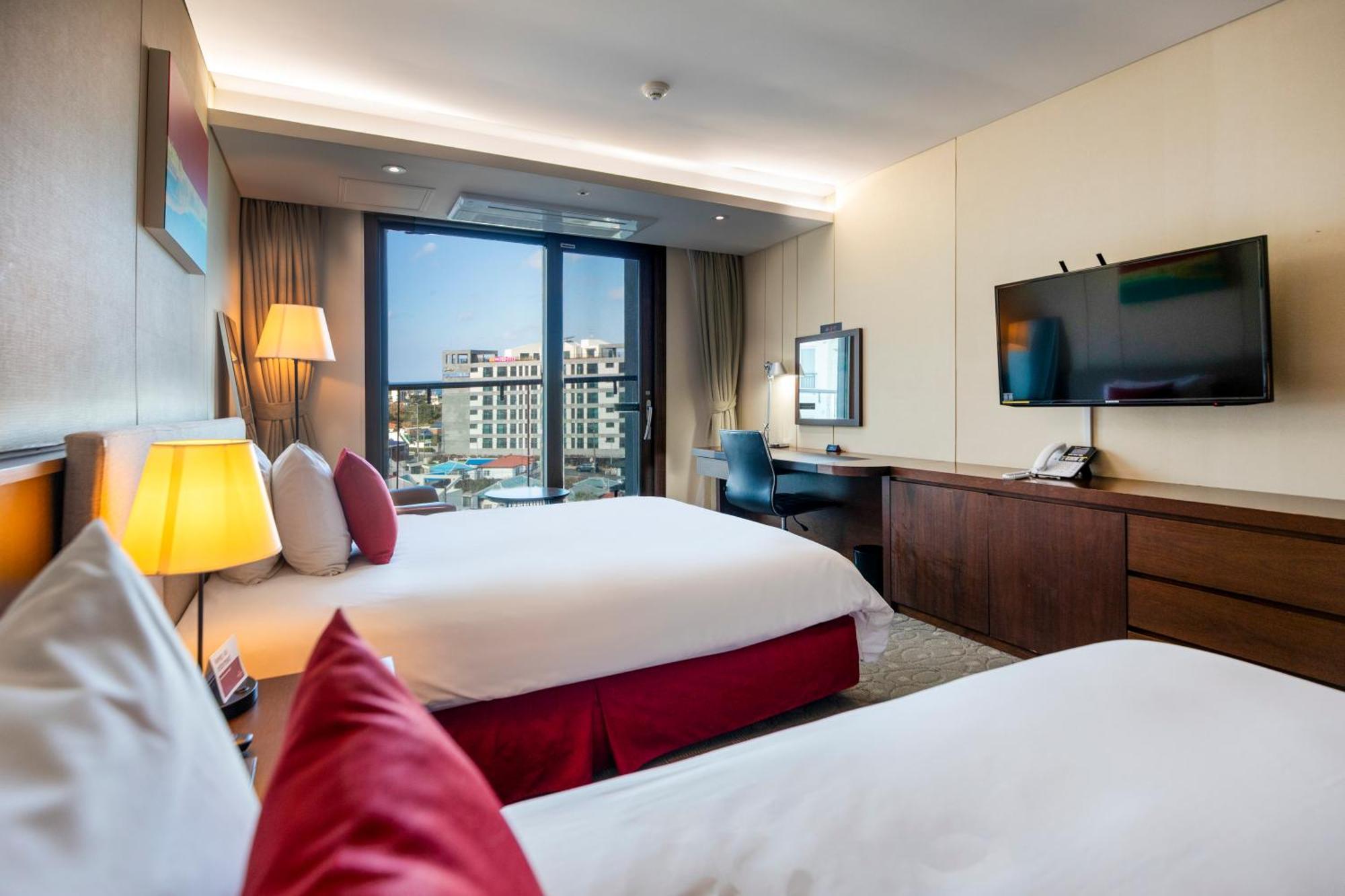 Ramada By Wyndham Jeju Hamdeok Hotel Kültér fotó
