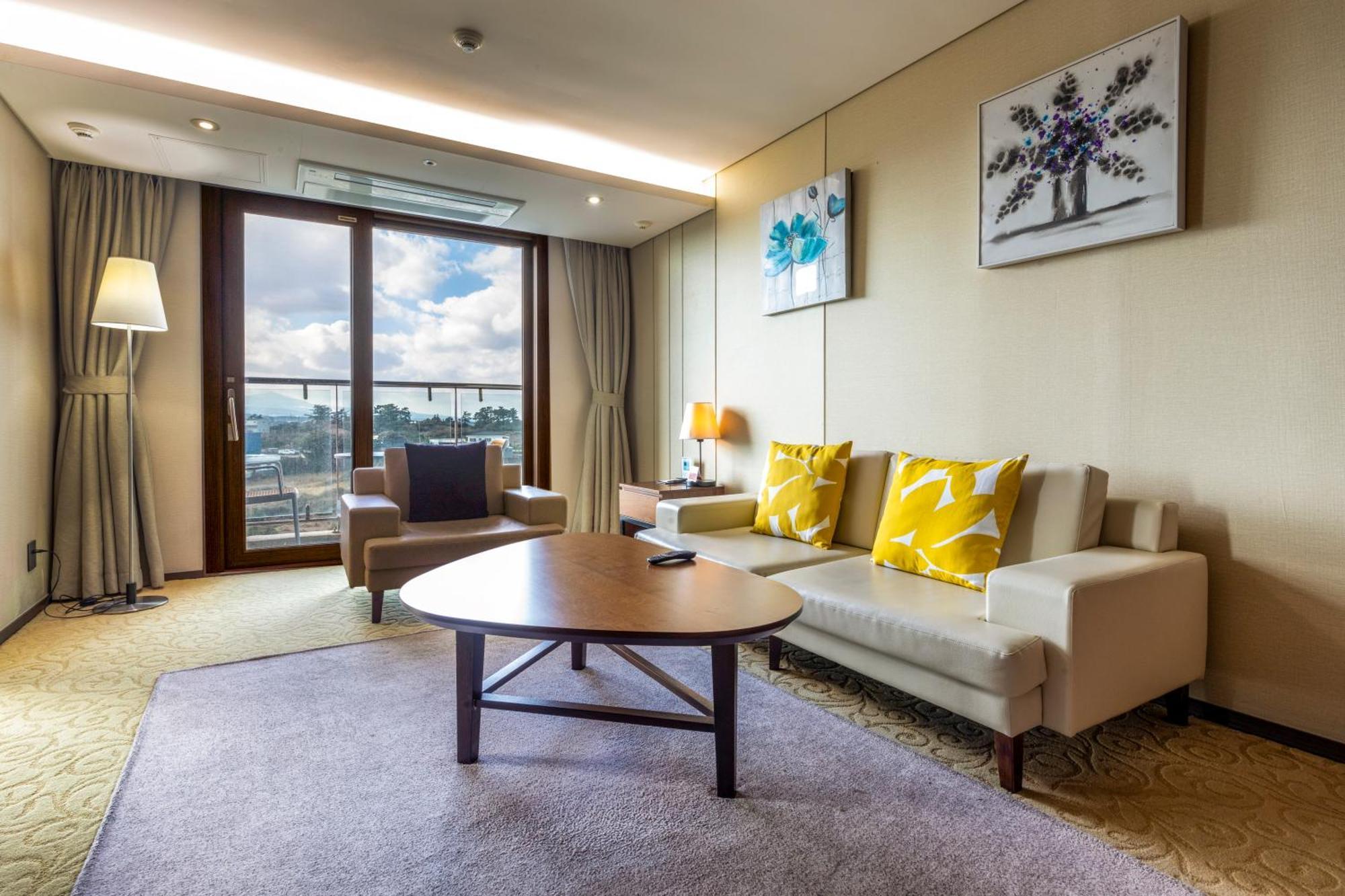 Ramada By Wyndham Jeju Hamdeok Hotel Kültér fotó
