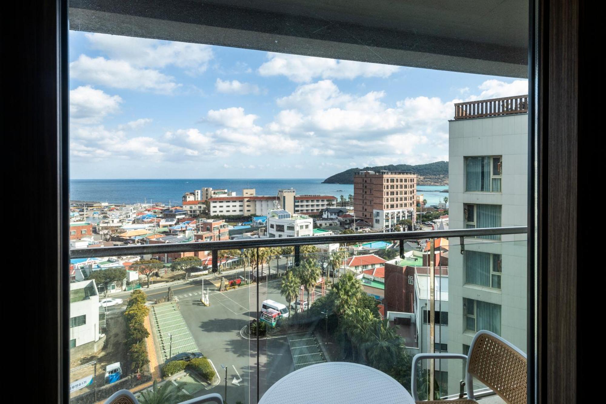 Ramada By Wyndham Jeju Hamdeok Hotel Kültér fotó