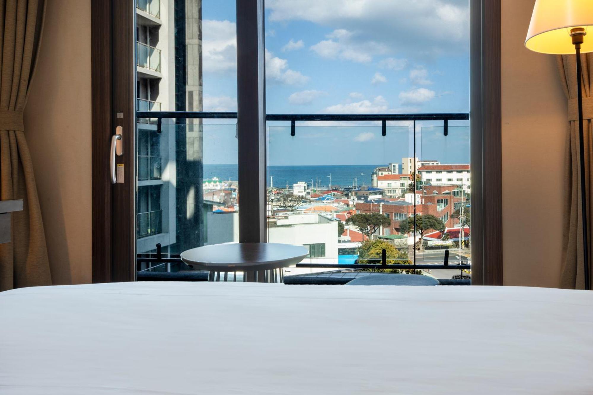 Ramada By Wyndham Jeju Hamdeok Hotel Kültér fotó