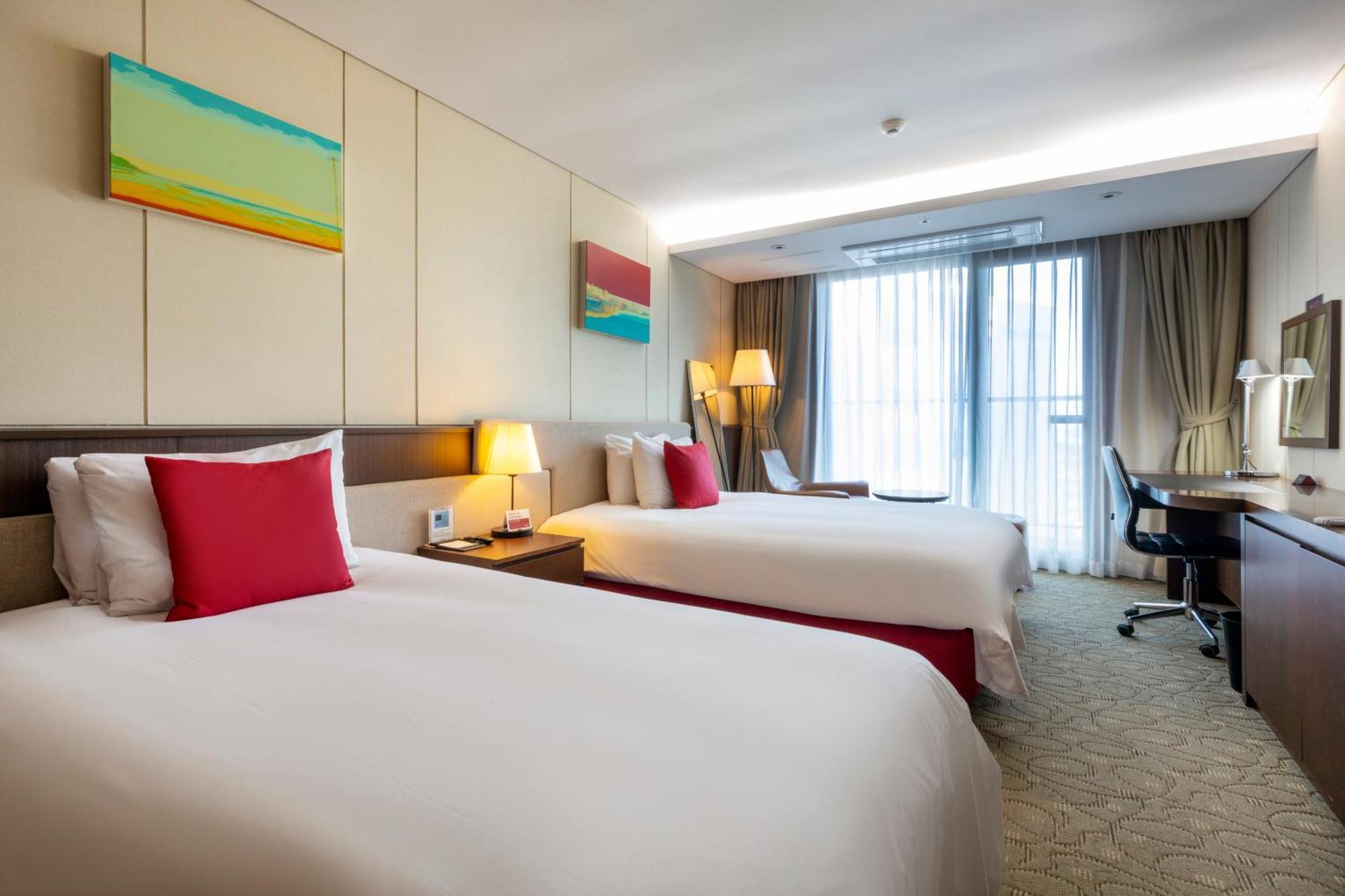 Ramada By Wyndham Jeju Hamdeok Hotel Kültér fotó