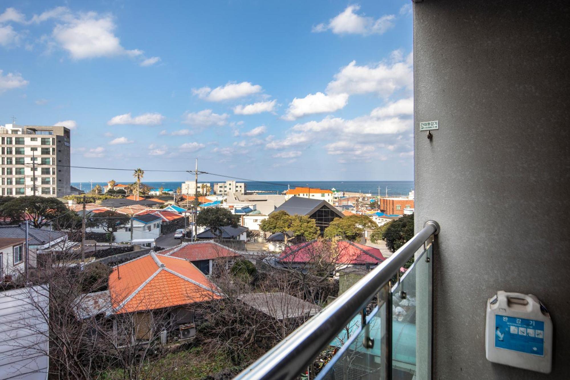 Ramada By Wyndham Jeju Hamdeok Hotel Kültér fotó