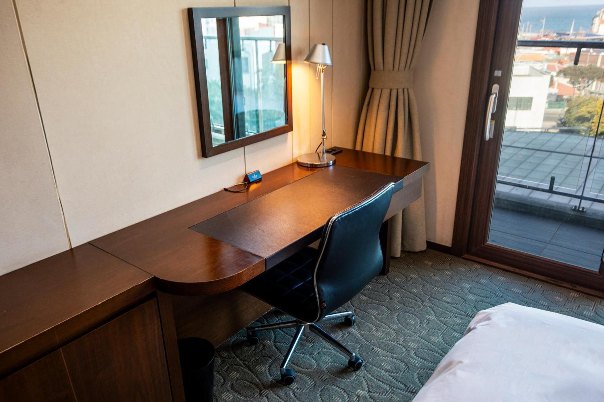Ramada By Wyndham Jeju Hamdeok Hotel Kültér fotó