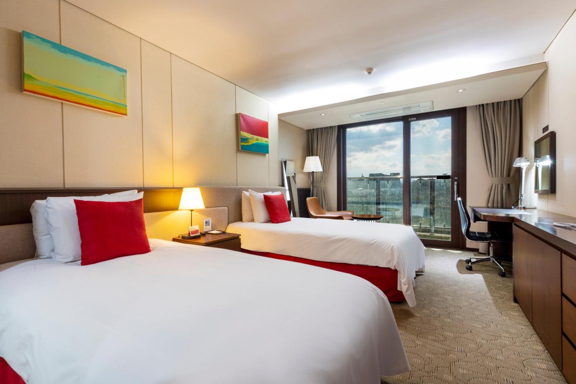 Ramada By Wyndham Jeju Hamdeok Hotel Kültér fotó